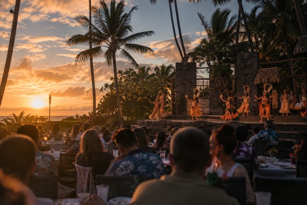 Big-Stage Luau Near Waikiki, Oahu