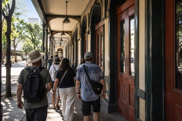 Free walking tour group in historic downtown Honolulu