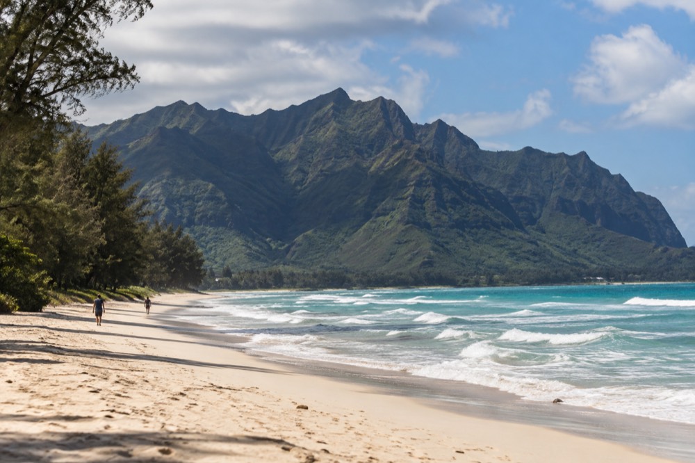 A quiet stretch of Waimanalo Beach on Oahu with the Koʻolau mountains rising behind the sand