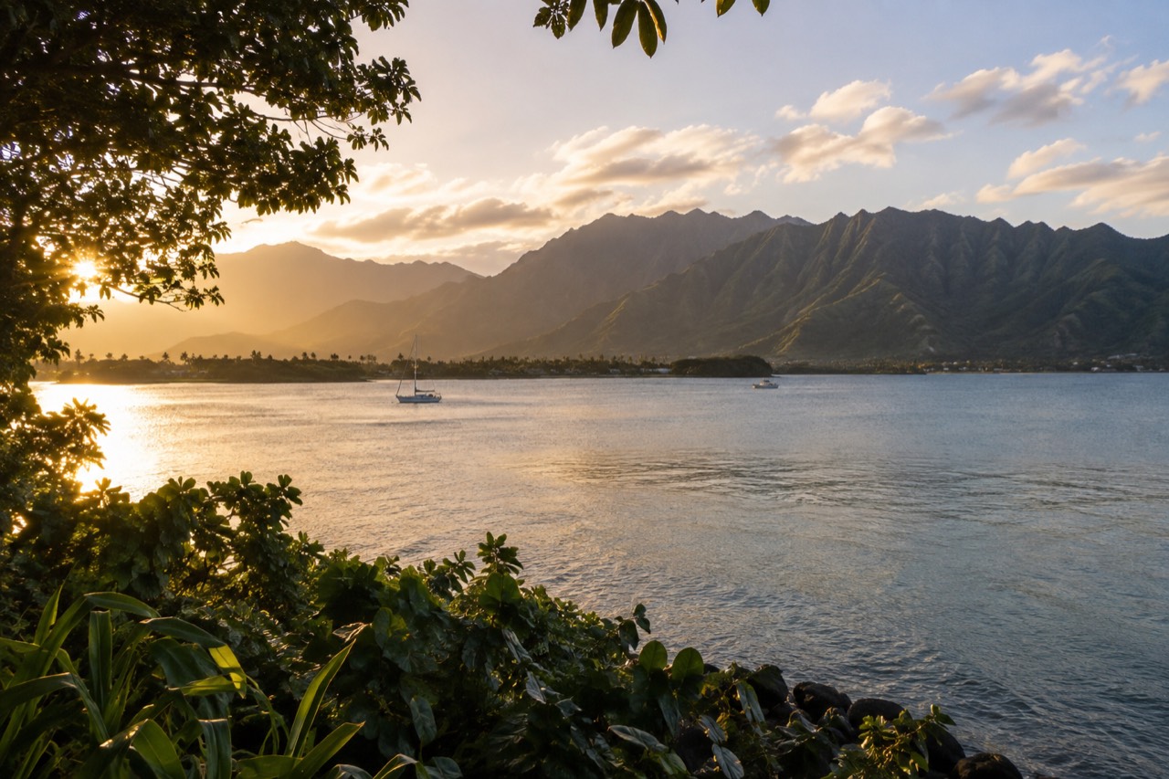 Green Koʻolau mountain ridges rising above the calm water of Kāneʻohe Bay on Oʻahu